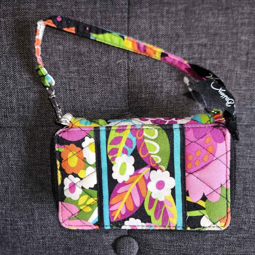 Preowned Vera Bradley multicolor wristlet